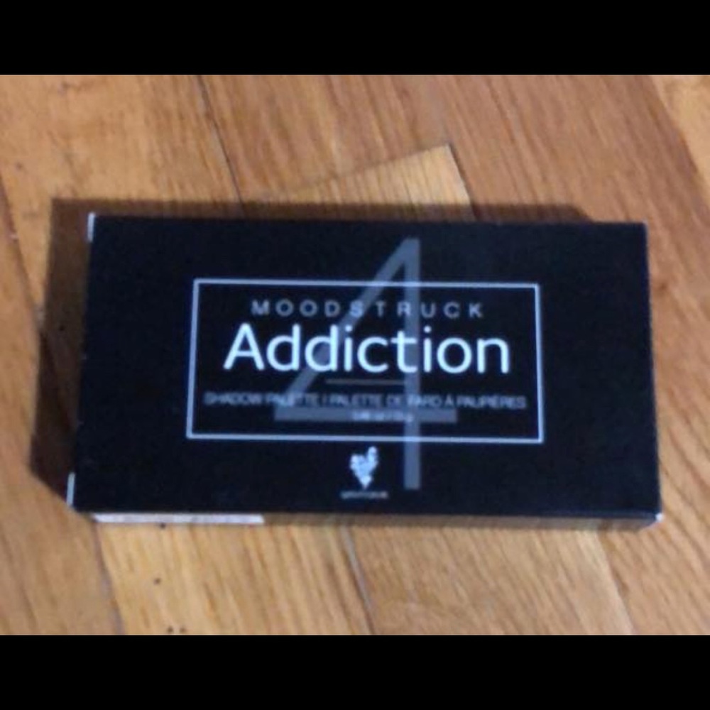 YOUNIQUE ADDICTION EYESHADOW PALETTE 4